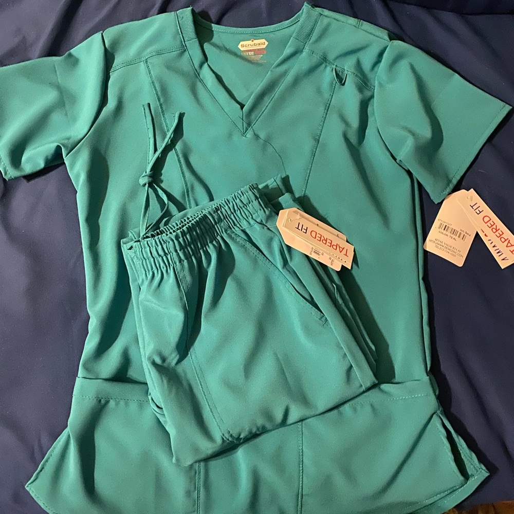 Scrub set
